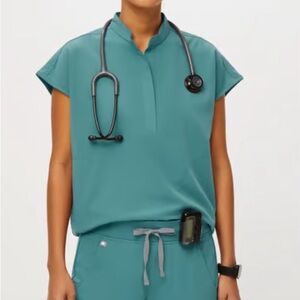 FIGS HYDROGREEN SCRUB SET